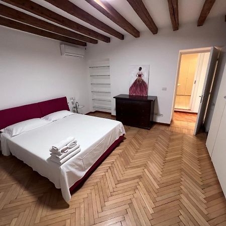 Magnifico Appartamento Ristrutturato Milano Exterior foto