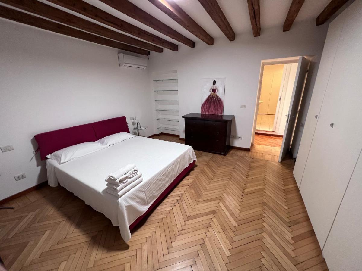 Magnifico Appartamento Ristrutturato Milano Exterior foto